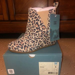 Toms Kelsey Desert Tan Leopard Print Suede Size 5